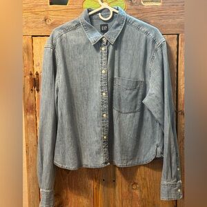 GAP Women’s Crop Light Blue Denim Shirt, size large tall